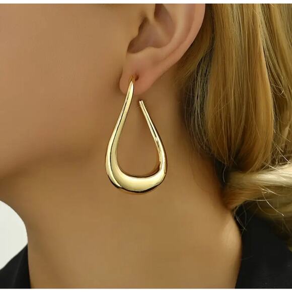 Geometric Twist U-shaped Hoop Earrings Zinc Alloy Minimalist Hoop Earrings - Picture 4 of 4